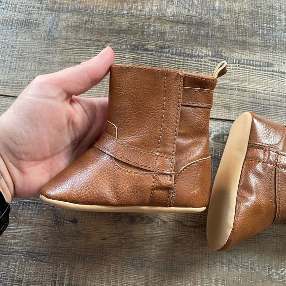 Leather (faux)  baby boots . Infant size 3. - Picture 3 of 4